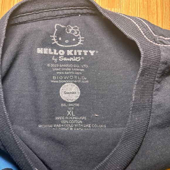 Hello Kitty Bioworld 2023 Sanrio Black Graphic T-Shirt XL Retro Colors - Picture 3 of 4